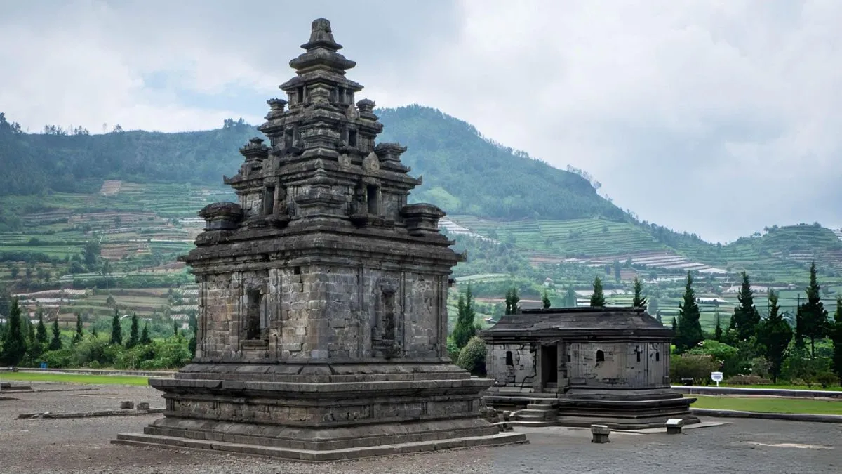 Candi Arjuna dieng - revi travel ID